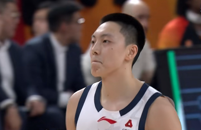 胡明轩做出1个重要的决定,球迷很开心!|广东队|广东男篮|山东男篮|青岛队|球票_新浪体育_新浪新闻
